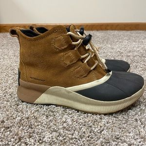 Sorel Kids/Boys Out and About Classic Lace Suede Rubber Waterproof Boot Size 4